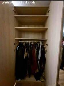 Ikea Pax Kleiderschrank. Ikea Pax Eichennef Wlass Kleiderschrank zum verschenken. 6 türig sehr geräumig. Fast Neu keine gebrauchsspuren. Muss zum 28.01.2022 raus !!!! 
SELBSTABHOLER