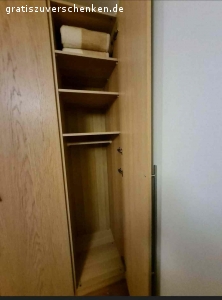 Ikea Pax Kleiderschrank. Ikea Pax Eichennef Wlass Kleiderschrank zum verschenken. 6 türig sehr geräumig. Fast Neu keine gebrauchsspuren. Muss zum 28.01.2022 raus !!!! 
SELBSTABHOLER