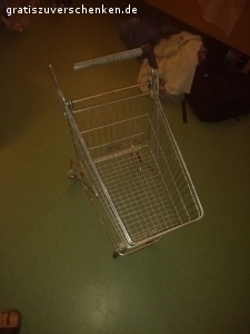 Kinder Einkaufswagen. ich verschenke zwei Kinder Einkaufswagen in guten Zustand und voll funktionsfähig auch einzeln abzugeben