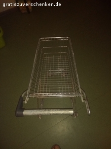 Kinder Einkaufswagen. ich verschenke zwei Kinder Einkaufswagen in guten Zustand und voll funktionsfähig auch einzeln abzugeben