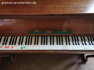 Klavier zu verschenken. voll funktionstüchtiges Klavier von Elias/ Stuttgart mit deutlichen Gebrauchsspuren zum Selbstabholen, Höhe nur 100 cm, es ist ein sogenannten Klaviano
