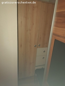 Kleiderschrank Gefrierschrank. Hallo hätte ein Kleiderschrank und ein Gefrierschrank zu verschenken kann alles Ende Juli geholt werden bei Interesse oder mehr Info könnt ihr mich gerne anschreiben