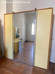 Kleiderschrank. Höhe 2,18 m
Breite 2 m
Tiefe 0,61 m
Nur Abholung