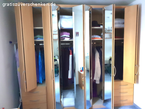 Kleiderschrank