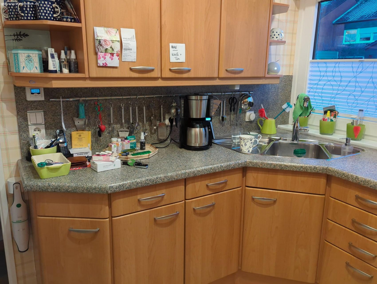 Küche zu verschenken. Incl. Elektrogeräten ohne alles weitere Inventar an Abholer abzugeben