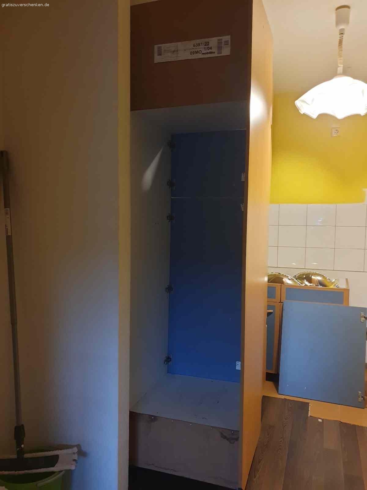 Küchenschrank groß zu verschenken. Großer küchenschrank zu verschenken

Nur selbstabholer.