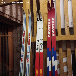 langlaufski und stöcke und ein paar felle für alpin ski. 3 paar langlaufski mit stöcken an selbstabholer zu verschenken. Am besten alle auf einmal. Gut in schuss. Bei einem paar habe ich die bindung abgeschraubt weil ich wegen neuer schuhe eine neue bindung anbringen wollte. Langlauf classic
Wenn sie interesse haben, bitte sprechen sie auf die mailbox oder schreiben eine sms
Die ski und stöcke sind in super zustand