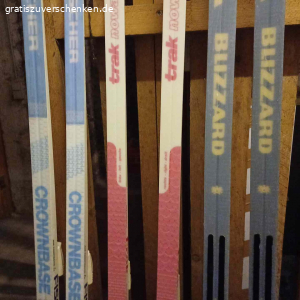 langlaufski und stöcke und ein paar felle für alpin ski. 3 paar langlaufski mit stöcken an selbstabholer zu verschenken. Am besten alle auf einmal. Gut in schuss. Bei einem paar habe ich die bindung abgeschraubt weil ich wegen neuer schuhe eine neue bindung anbringen wollte. Langlauf classic
Wenn sie interesse haben, bitte sprechen sie auf die mailbox oder schreiben eine sms
Die ski und stöcke sind in super zustand