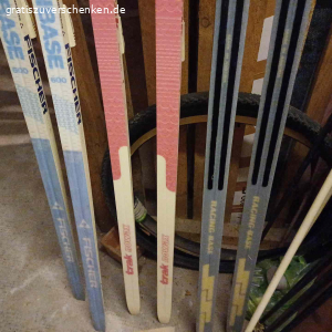 langlaufski und stöcke und ein paar felle für alpin ski. 3 paar langlaufski mit stöcken an selbstabholer zu verschenken. Am besten alle auf einmal. Gut in schuss. Bei einem paar habe ich die bindung abgeschraubt weil ich wegen neuer schuhe eine neue bindung anbringen wollte. Langlauf classic
Wenn sie interesse haben, bitte sprechen sie auf die mailbox oder schreiben eine sms
Die ski und stöcke sind in super zustand