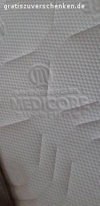 Lattenrost + Matratze 80x200. Guten Lattenrost 80x200 mit Kopfteilverstellung zu verschenken. Lattenrost kann zum einfachen Transport 1x geklappt werden. Passende Matratze von Ravensberger und Topper.