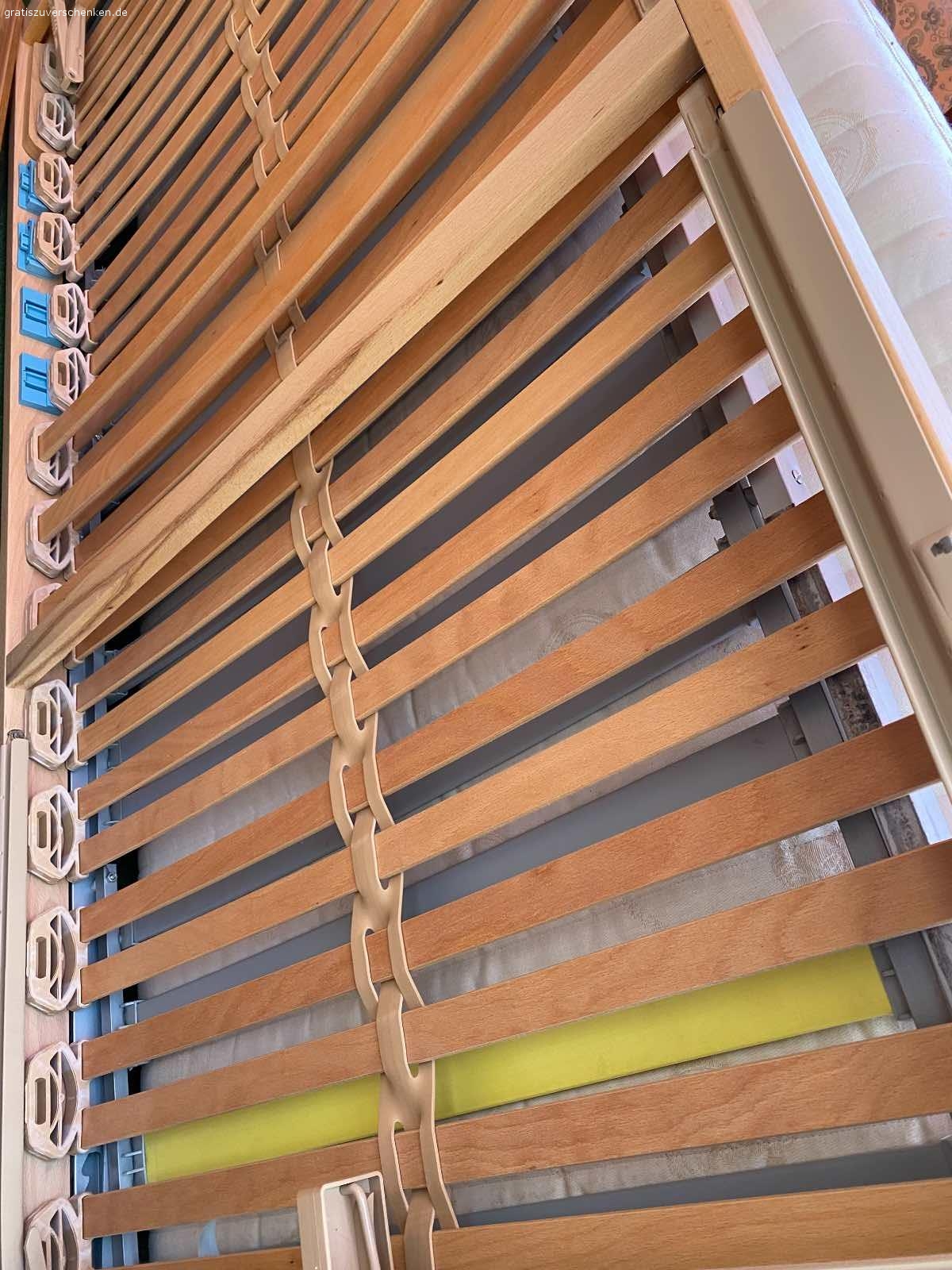 Lattenrost. Hallo

ich biete hier ein sehr gutes Lattenrost
2x1 mtr
zu verschenken an
höhenverstellbar und  aus sauberem Tierfreiem und
Raucherfreiem Haushalt