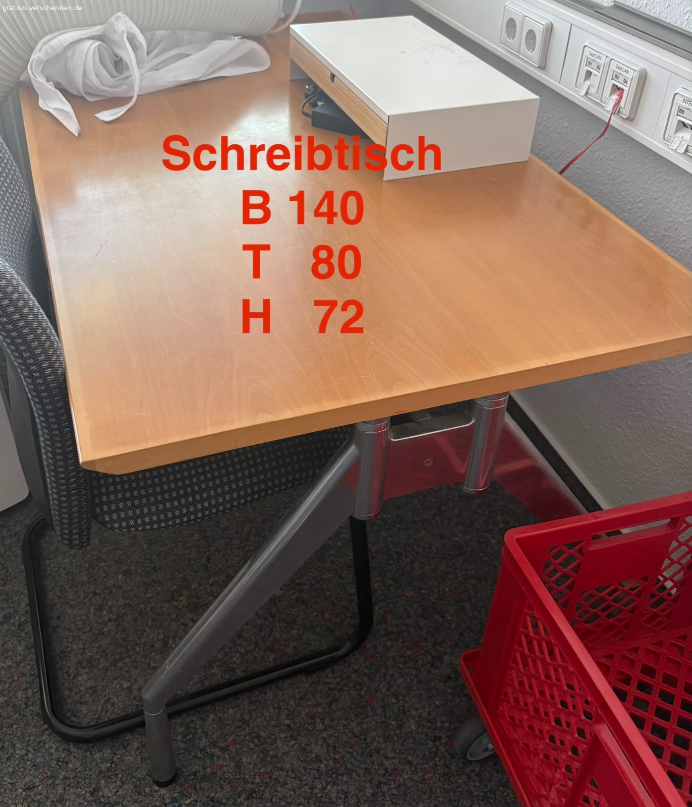 Massive Holz Büromöbel. Wir haben umdekoriert und ihr könnt profitieren:
diverse Vollholz-Schreibtische, Rollcontainer und Bürotheke zu verschenken.
Selbstabholung zwischen 08-17 Uhr, Aufzug vorhanden.
Maße direkt auf den Bildern.
Wer zuerst kommt hat die beste Auswahl.