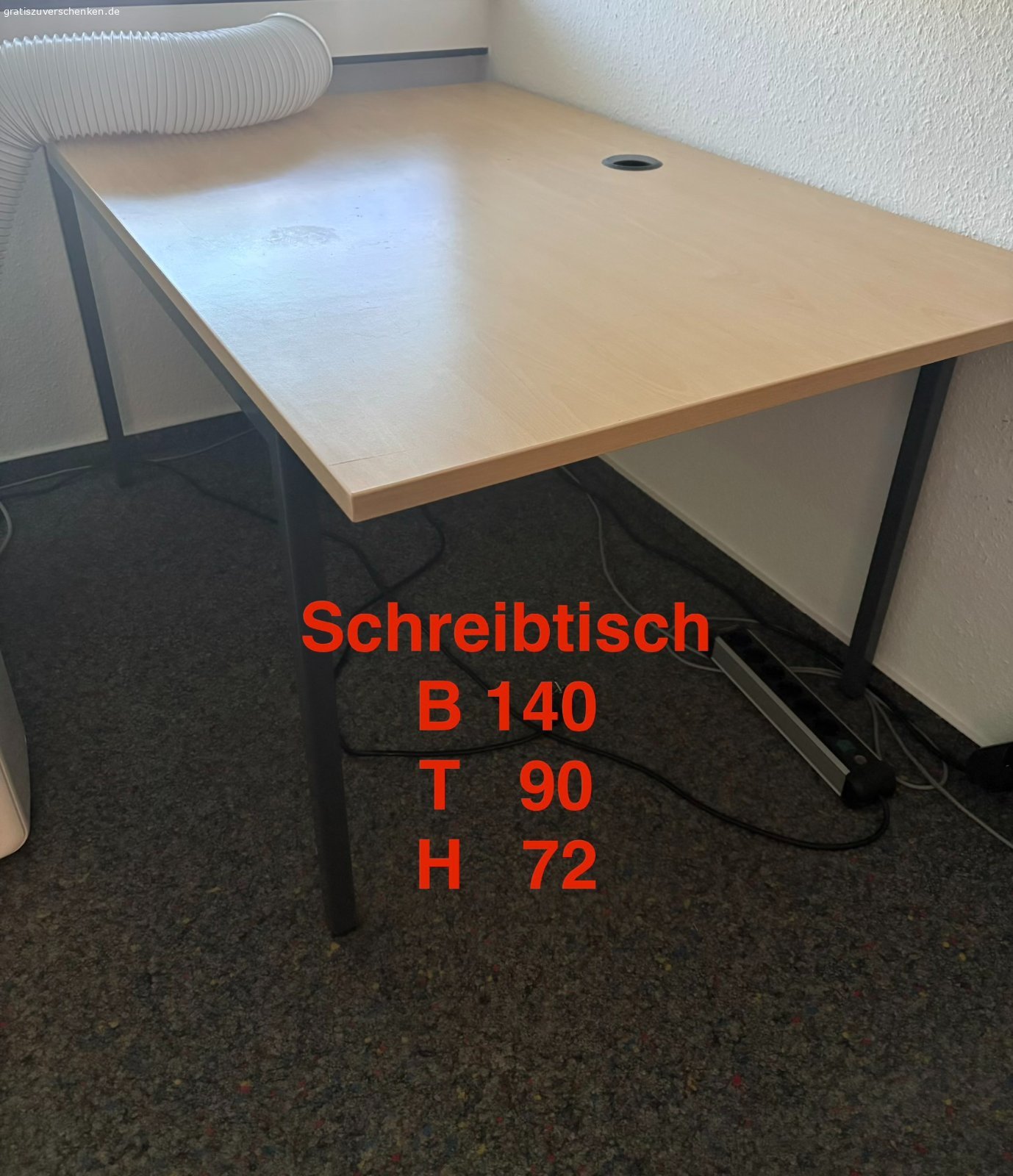 Massive Holz Büromöbel. Wir haben umdekoriert und ihr könnt profitieren:
diverse Vollholz-Schreibtische, Rollcontainer und Bürotheke zu verschenken.
Selbstabholung zwischen 08-17 Uhr, Aufzug vorhanden.
Maße direkt auf den Bildern.
Wer zuerst kommt hat die beste Auswahl.