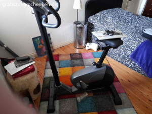 Möbel zu verschenken wegen Umzug. Hallo

am Karfreitag ziehe ich um. Da ich mich weitgehend neu einrichte, verschenke ich verschiedene Möbel zur Abholung:

1x Küchenschrank ca: B/T/H: 100/45/220 cm
1x Kleiderschrank mit Spiegel ca: B/T/H: 130/56/210 cm
1x Trainingsgerät (Fahrrad)



Die Möbel sind natürlich gebraucht, aber alle noch in gutem Zustand. Die Möbel müssen eigenständig abgebaut und abgeholt werden. Was bis zum Umzug nicht verschenkt ist, geht auf den Sperrmüll, also meldet euch. Wäre Schade.

Bei Interesse PN…