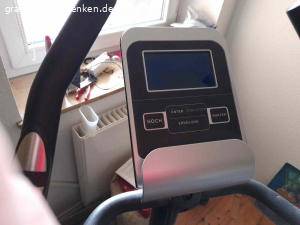 Möbel zu verschenken wegen Umzug. Hallo

am Karfreitag ziehe ich um. Da ich mich weitgehend neu einrichte, verschenke ich verschiedene Möbel zur Abholung:

1x Küchenschrank ca: B/T/H: 100/45/220 cm
1x Kleiderschrank mit Spiegel ca: B/T/H: 130/56/210 cm
1x Trainingsgerät (Fahrrad)



Die Möbel sind natürlich gebraucht, aber alle noch in gutem Zustand. Die Möbel müssen eigenständig abgebaut und abgeholt werden. Was bis zum Umzug nicht verschenkt ist, geht auf den Sperrmüll, also meldet euch. Wäre Schade.

Bei Interesse PN…