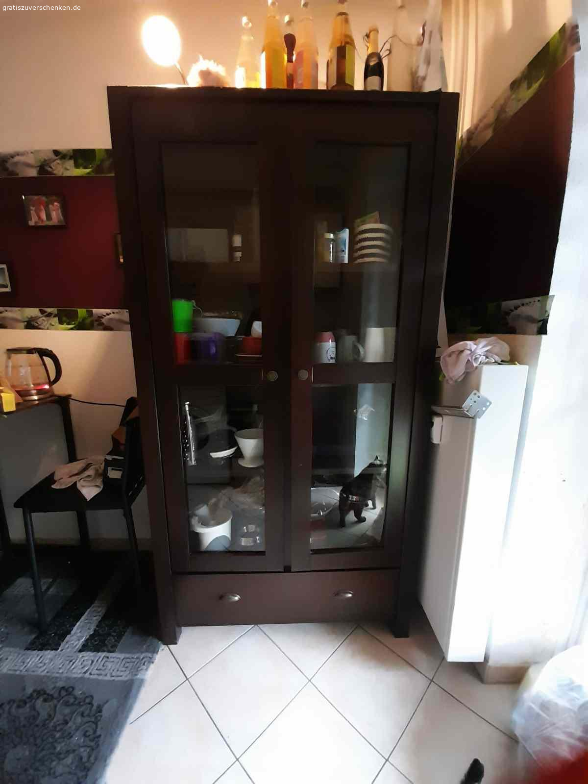 Möbel zu verschenken wegen Umzug. Hallo

am Karfreitag ziehe ich um. Da ich mich weitgehend neu einrichte, verschenke ich verschiedene Möbel zur Abholung:

1x Küchenschrank ca: B/T/H: 100/45/220 cm
1x Kleiderschrank mit Spiegel ca: B/T/H: 130/56/210 cm
1x Trainingsgerät (Fahrrad)



Die Möbel sind natürlich gebraucht, aber alle noch in gutem Zustand. Die Möbel müssen eigenständig abgebaut und abgeholt werden. Was bis zum Umzug nicht verschenkt ist, geht auf den Sperrmüll, also meldet euch. Wäre Schade.

Bei Interesse PN…