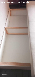 Naturfarbenrs Schlafsofa zu verschenken. Gut erhaltenes Schlafsofa mit gerãumigen Bettkasten für Selbstabholer. Masse: Liegeflãche 155x200.
Wie abgebildet!!