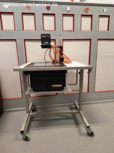 Overheadprojektor Züfra Astrolux. Der Overheadprojektor Züfra Astrolux ist bereits etwa in die Jahre gekommen, jedoch voll funktionstüchtig und ideal für Präsentationen und Schulungen.