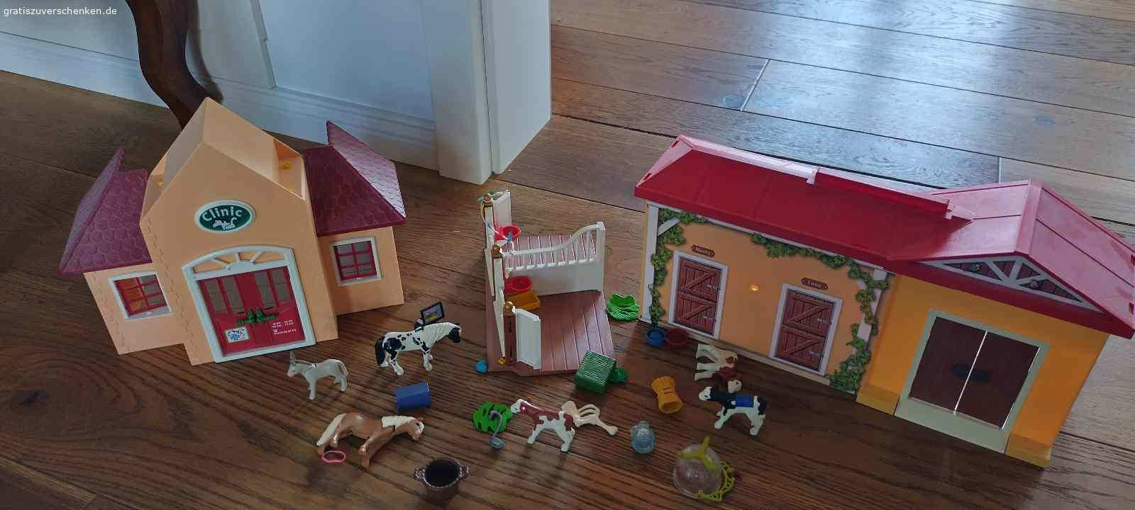 Playmobil Pferdehof. Ponyhof und Tierklinik zu verschenken