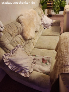 Polstermöbel zu verschenken. Dreisitzer Sofa und einen Sessel