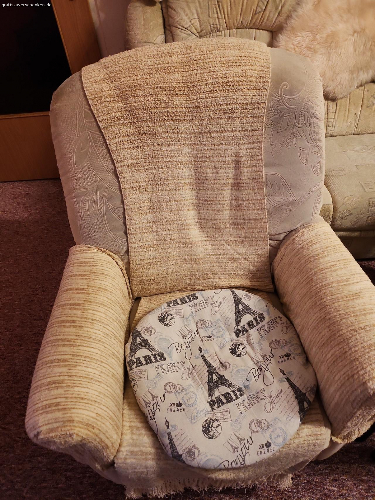 Polstermöbel zu verschenken. Dreisitzer Sofa und einen Sessel