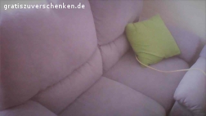 Relax couch zu verschenken. hallo ihr lieben ,
biete eine bläuliche Couch an ,sind zwei teile .
ein zwei-Teiler und ein ein drei-Teiler
der drei-Teiler hat die Möglichkeit die Füße auszufahren zum relaxen  .
der erste sitz hat die Möglichkeit und der dritte sitz. 

die Couch hat einige flecken ,allerdings hab ich sie schon so von einem sozialkaufhaus gekauft ,an sich aber noch voll ok und ist bequem  .
würde mich freuen wenn sich jemand finden lässt der die haben möchte am besten so schnell wie möglich .

liebe grüße ,Mandy