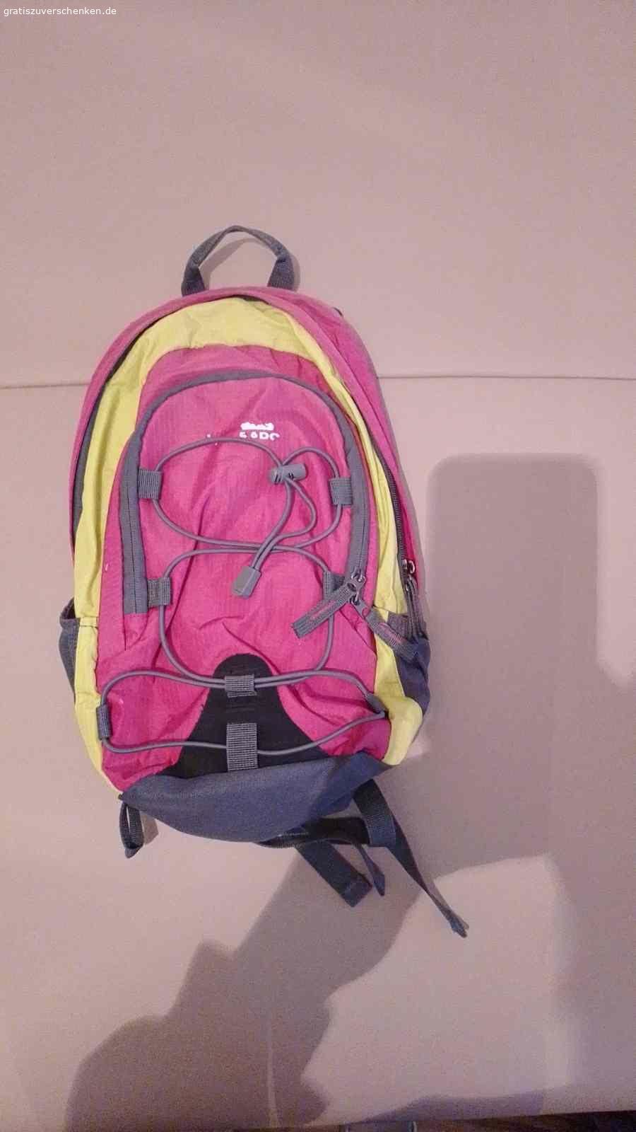 Rucksack. ich bitte ihr ein keinen damen Rucksack  an kann ich auch leider nicht mehr gebrauchen .
einfach melden bei bedarf.