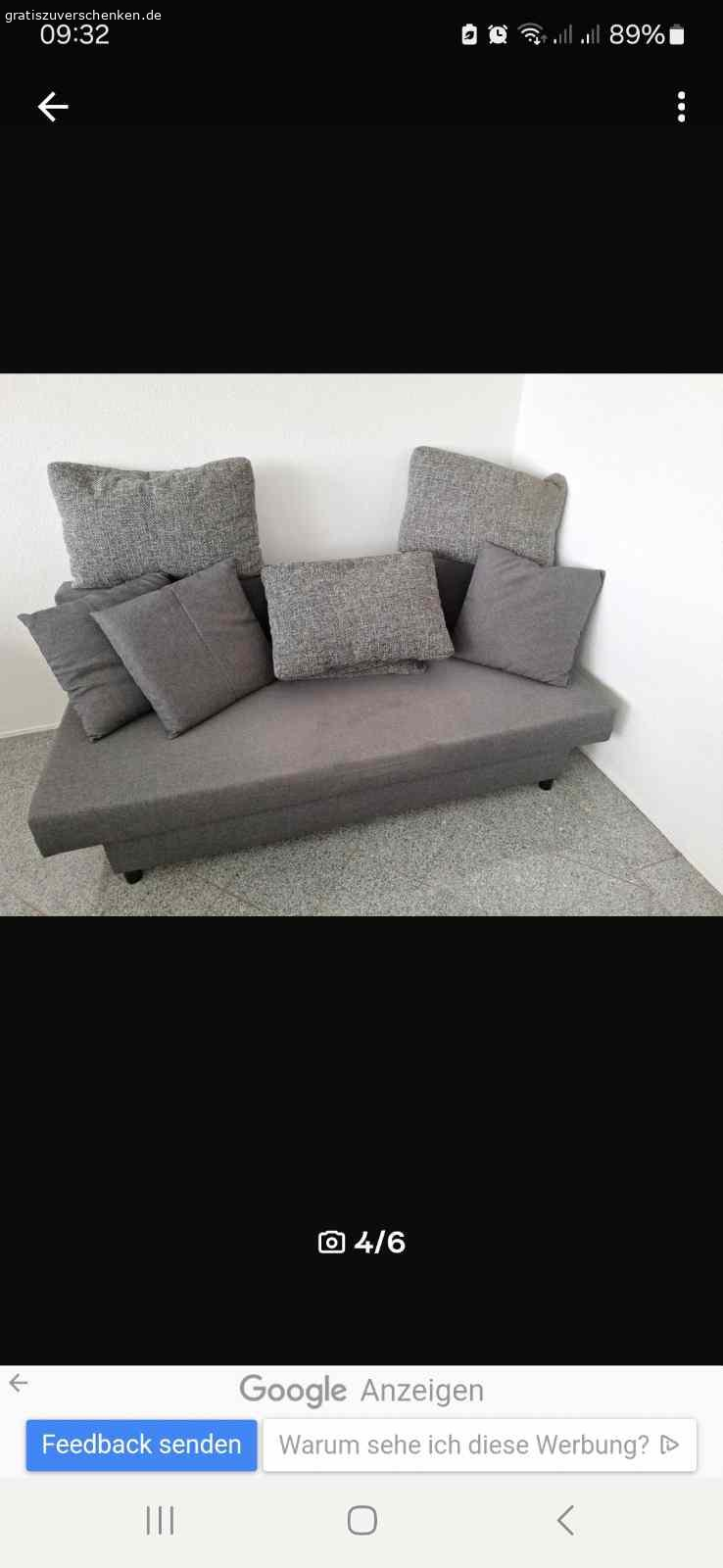 3er (Schlaf)couch Ikea mit zwei Ikea-tischen. Dreisitzer Couch mit Kissen . Durch umlegen kann sie zur Schlafcouch umfunktioniert werden.  Kann bis Freitagnachmittag vergeben werden