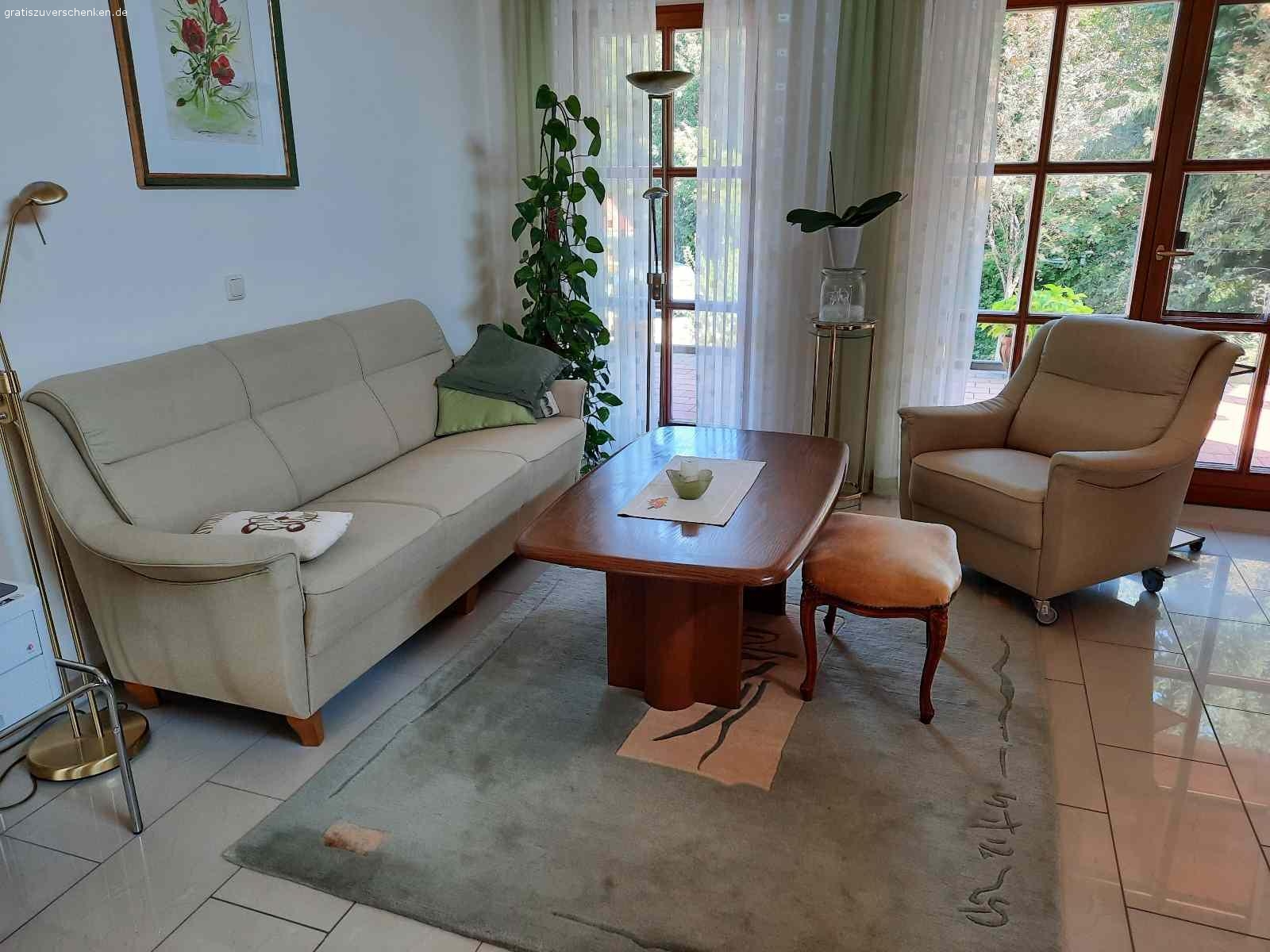 Schnäppchen - Neuwertige Möbel zu verschenken!. Guterhaltene und zum Teil neuwertige Möbel wegen Wohnungsauflösung gratis abzugeben.