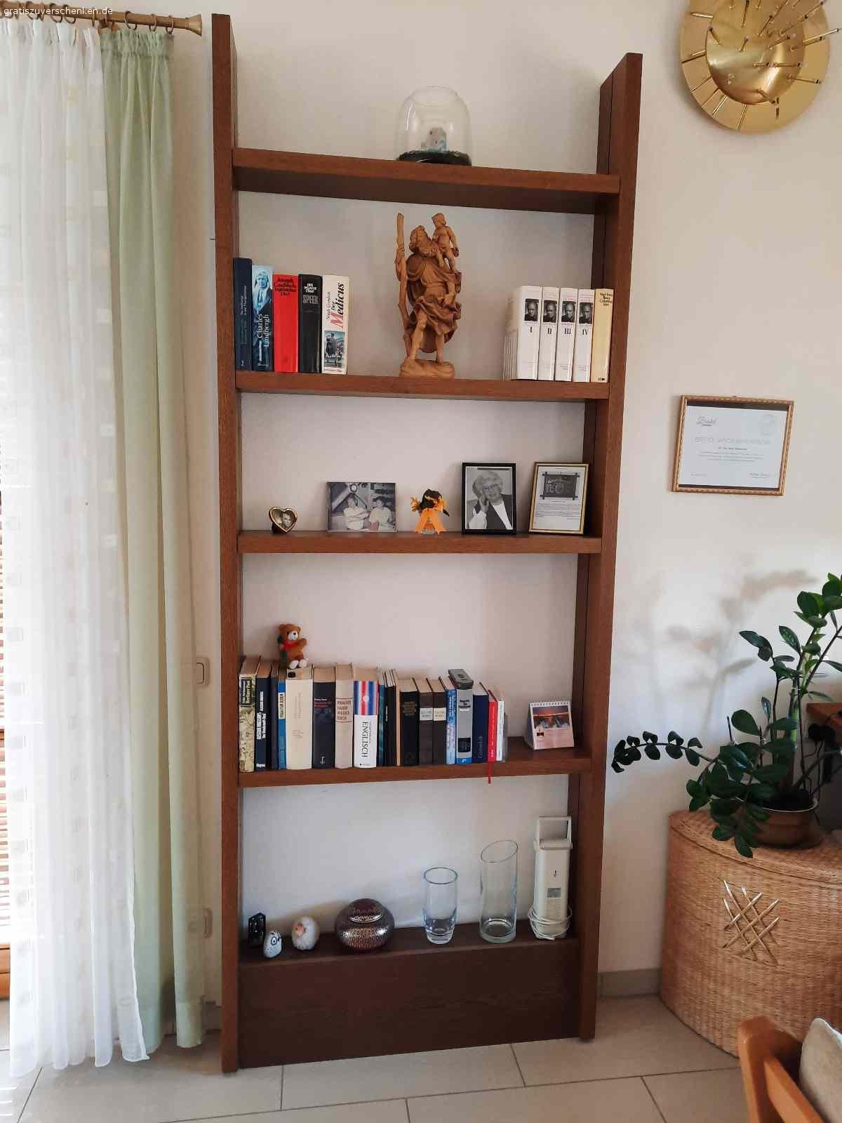 Schnäppchen - Neuwertige Möbel zu verschenken!. Guterhaltene und zum Teil neuwertige Möbel wegen Wohnungsauflösung gratis abzugeben.