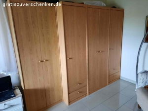 Schnäppchen - Neuwertige Möbel zu verschenken!. Guterhaltene und zum Teil neuwertige Möbel wegen Wohnungsauflösung gratis abzugeben.