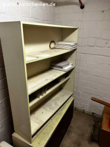 Schrank für Keller/ Werkstatt zu verschenken. ur an Selbstabholer
Muss selbst aus dem Keller geholt werden
Lässt sich in zwei Teilen transportieren
Ohne Inhalt