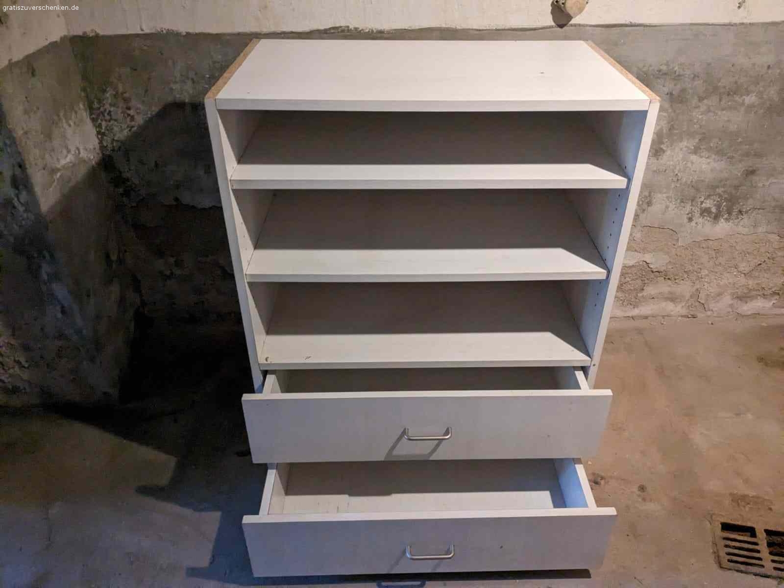 Schrank. Biete Schrank verleimt kann nur am Stück transportiert werden mit 2 Schublade. Stand im Keller. Nur an Selbstabholer zu verschenken.ca 1 m hoch ca 70 cm l ca 40 cm tief. Sollte bis Montag 20.3.abgeholt werden