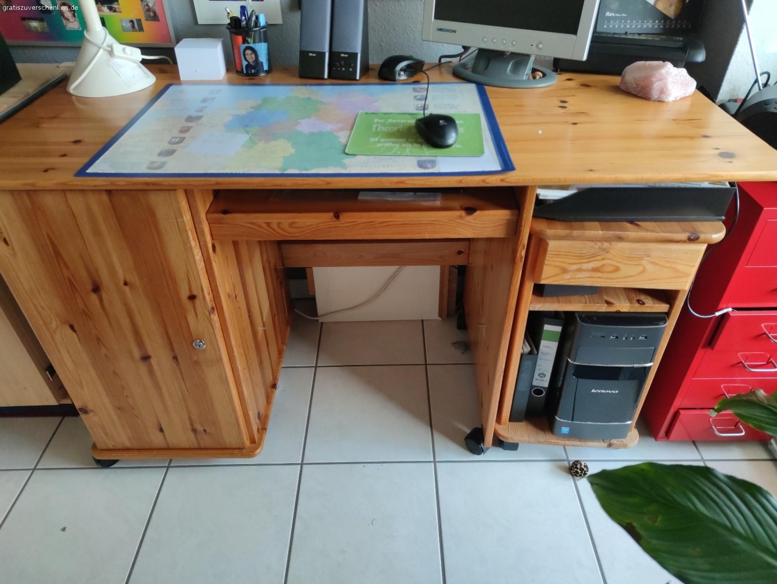 Schreibtisch ,  Selbstabholer.. Kiefer , Länge 133 cm, Tiefe 60 cm, Höhe 80cm