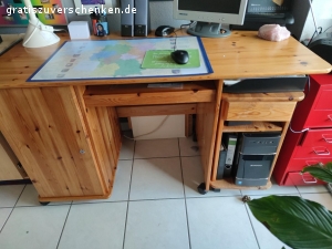 Schreibtisch ,  Selbstabholer.. Kiefer , Länge 133 cm, Tiefe 60 cm, Höhe 80cm