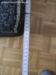 Sitz-Liege Couch. Gut erhaltene aufklappbare Couch mit Stauraum zu verschenken. Länge, Breite, Höhe sind in den Bildern abgebildet.