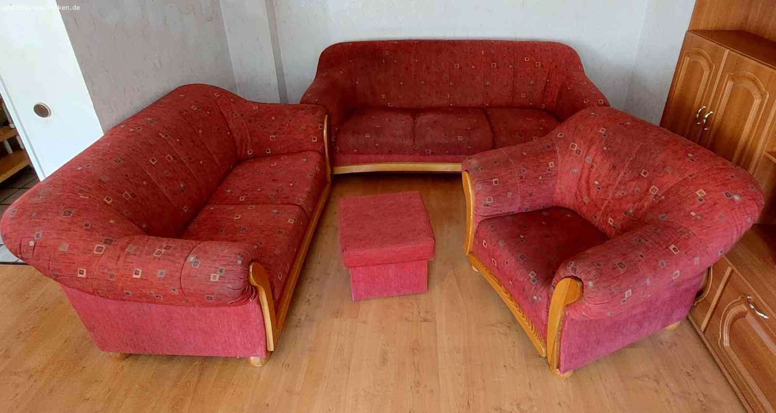 Sitzgarnitur 2er.3er .1 Sessel.. Verschenke Sitzgarnitur 3er.2er.1 Sessel. 1 Hocker
Keine Löcher , Risse oder Flecken im Stoff sauber auch, nicht durch gessen.
Nichtraucher oder Tier frei.
Kein Schrott den ich los werden will.
1 Sessel B x 90 cm
2er Sofa B x 1.50m
3er Sofa B x 2.00m
Hocker 45cm x 45cm Hoch 40cm.
Kein Versand
Nur Abholung
in 51379 Leverkusen / Opladen