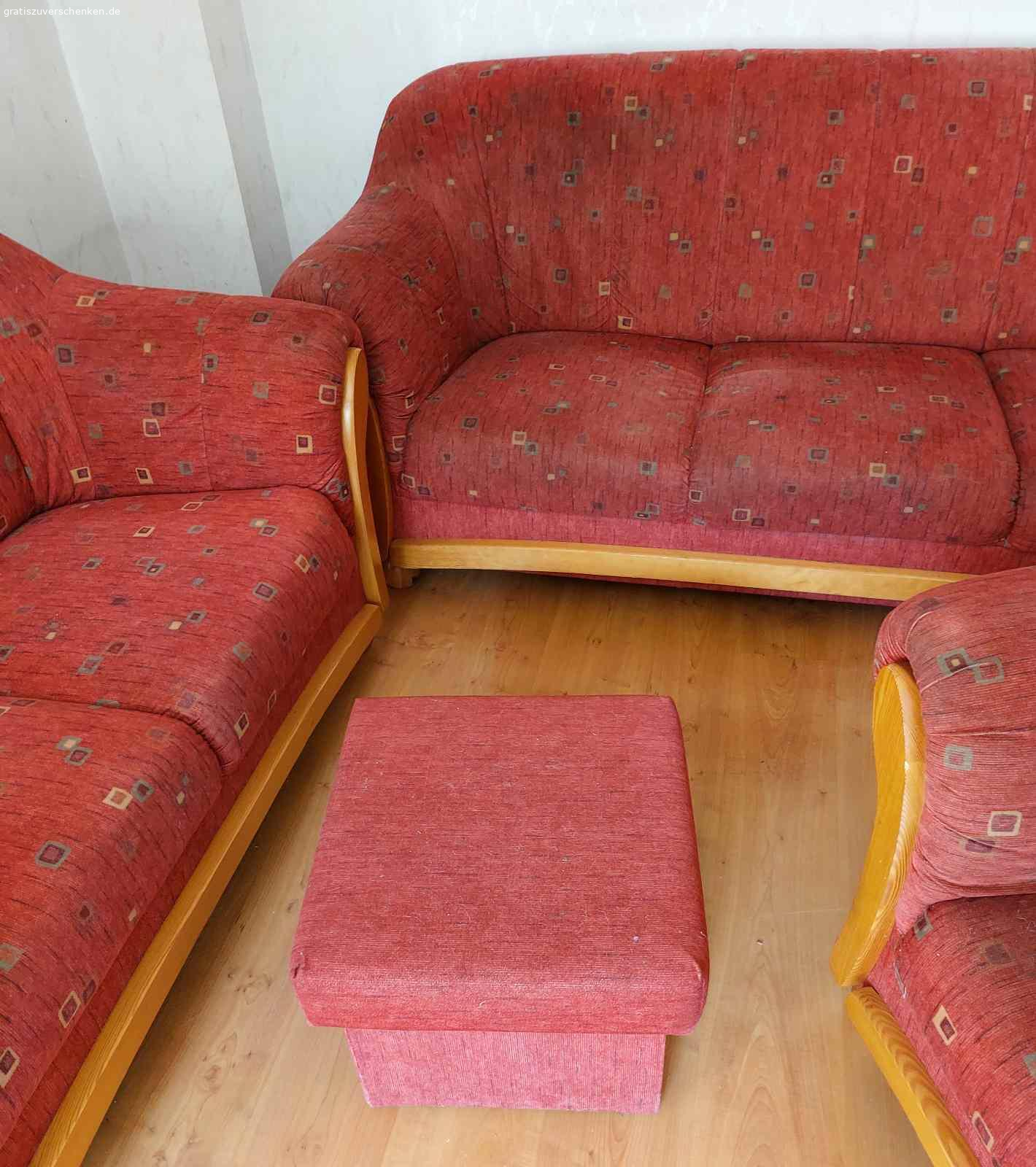 Sitzgarnitur 2er.3er .1 Sessel.. Verschenke Sitzgarnitur 3er.2er.1 Sessel. 1 Hocker
Keine Löcher , Risse oder Flecken im Stoff sauber auch, nicht durch gessen.
Nichtraucher oder Tier frei.
Kein Schrott den ich los werden will.
1 Sessel B x 90 cm
2er Sofa B x 1.50m
3er Sofa B x 2.00m
Hocker 45cm x 45cm Hoch 40cm.
Kein Versand
Nur Abholung
in 51379 Leverkusen / Opladen