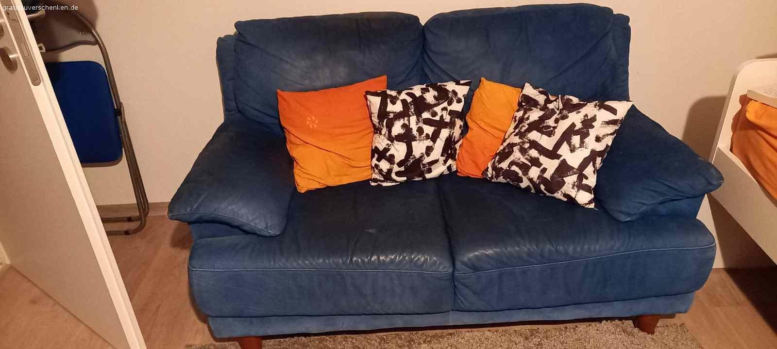 Sofa zu verschenken. Gegen Abholung kleines Sofa zu verschenken