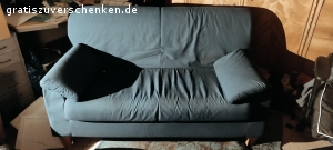 Sofa. Flecken, tut aber noch was es soll. Voll funktionstüchtig....