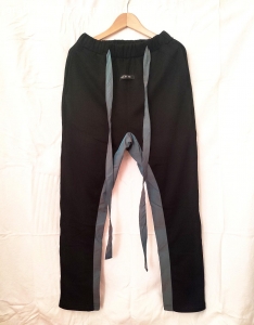 Tauschregal in Stuttgart. Fear of God Pants Essentials, Sechste Kollektion, Streetstyle-Hosen der 6 Season,das Modell ist sowohl für Männer als auch für Frauen geeignet,

Herrengröße - M +

Hosen-Stil nach unten zulaufend
100% Baumwolle,
Die Farbe des Stoffes ist Schwarz / die Farbe der Inneneinsätze ist Grau - Türkis - Laser effect,
elastischer Gürtel und langes Band.

das seltenste Modell.

supplier Hermes:
shipping cost to UK
XXS-Paket 15,99 € /parcel tracking number
Versand: AT 13,90€ / DE 4,30€