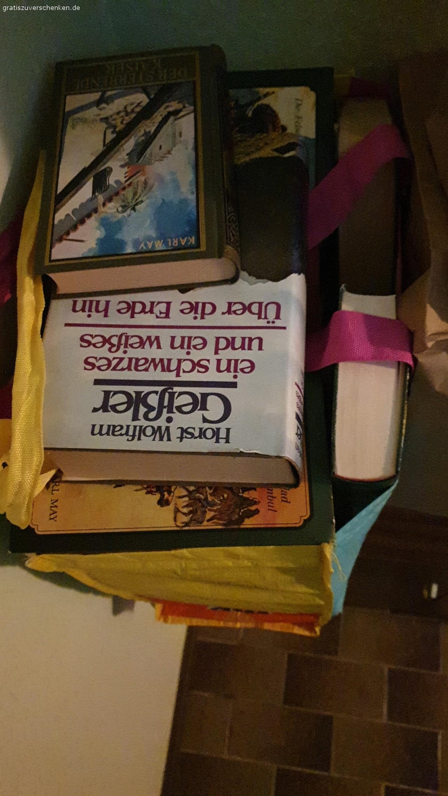 Tüte mit Bücher. Action, Thriller , Romane
kann auch versenden bei Porto Übernahme