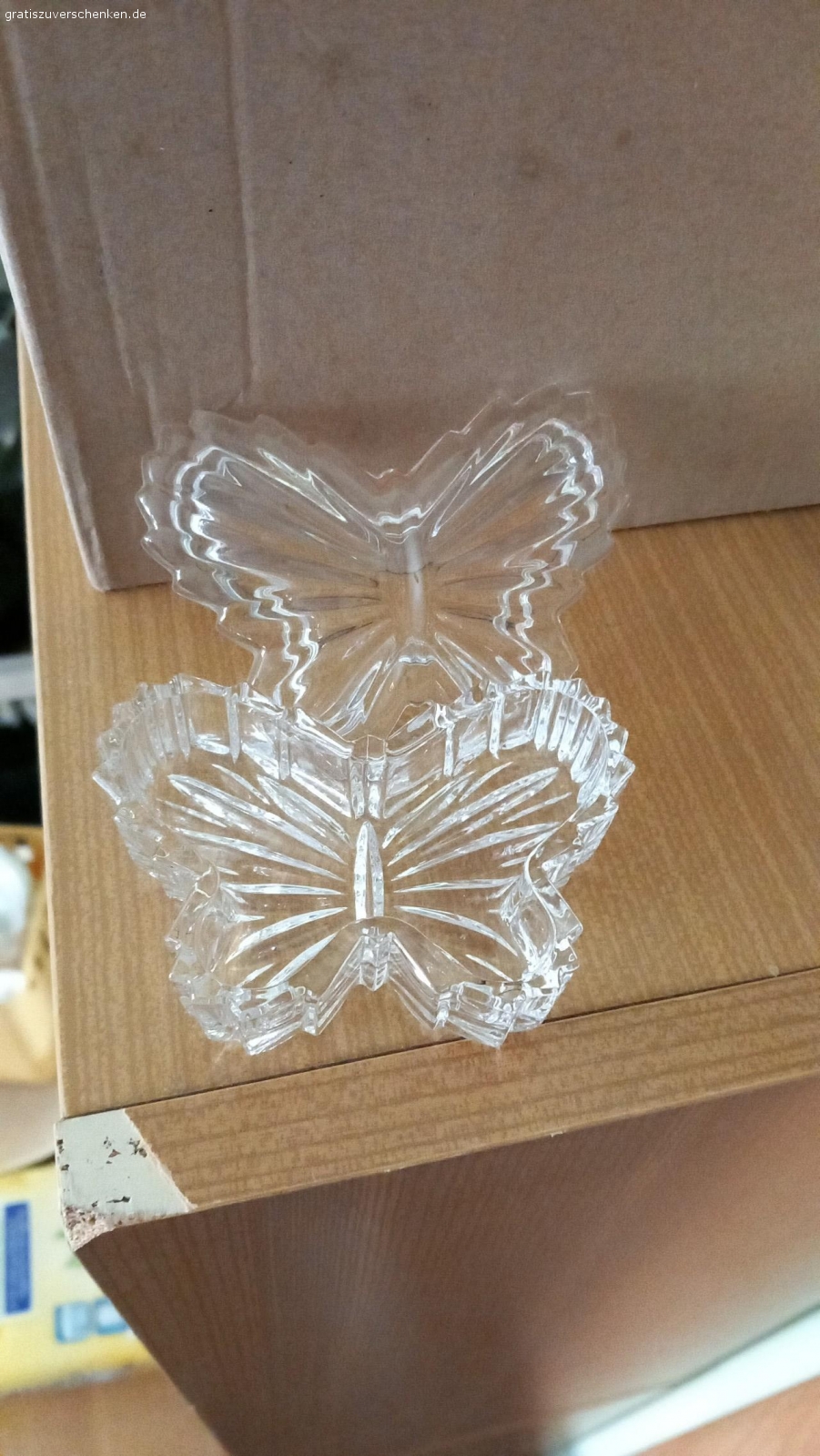 verschiedene Dekoartikel. DEKO aus Keramik Kanne mit 6 Bechern(Bild)o.Porzelan (verschidenes Geschirr)o.Glas u.Gardinen(Bilder auf Nachfrage)zu verschenken o.tauschen auf Anfrage