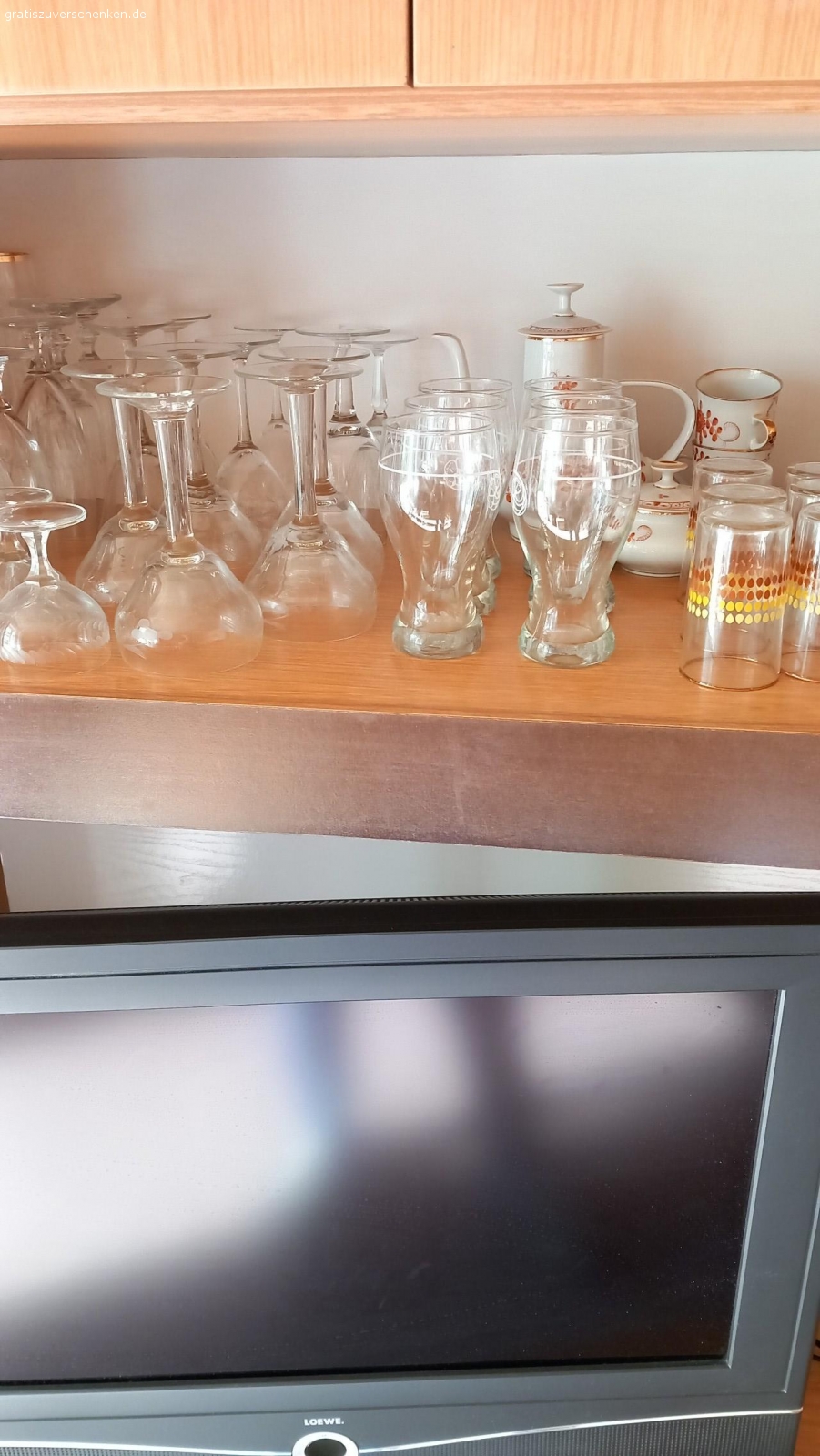 verschiedene Dekoartikel. DEKO aus Keramik Kanne mit 6 Bechern(Bild)o.Porzelan (verschidenes Geschirr)o.Glas u.Gardinen(Bilder auf Nachfrage)zu verschenken o.tauschen auf Anfrage