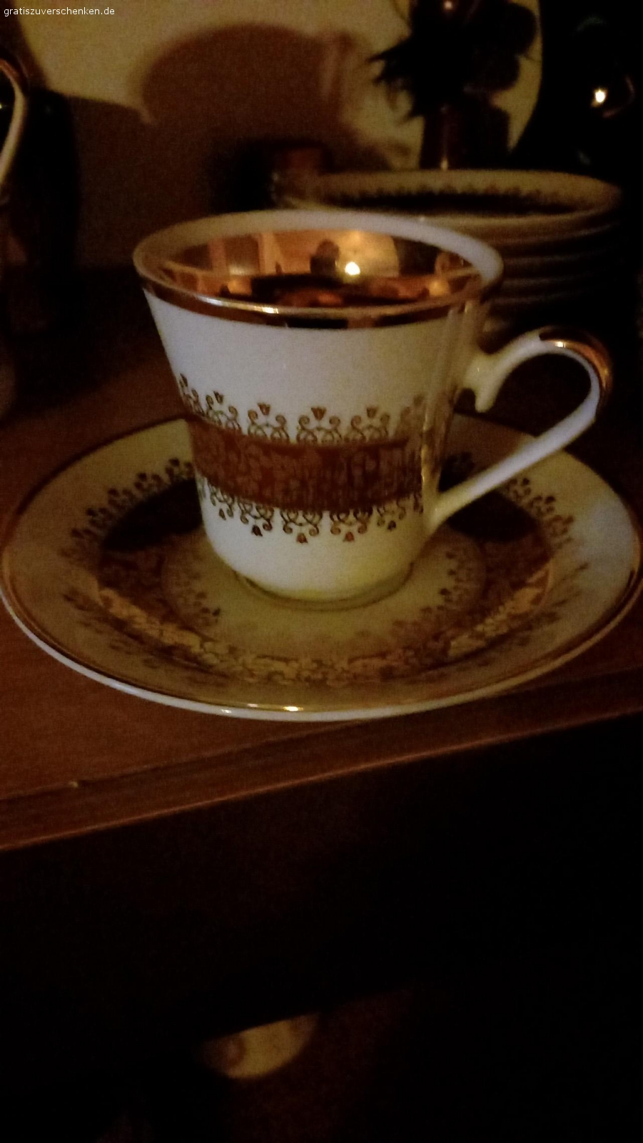 verschiedene Dekoartikel. DEKO aus Keramik Kanne mit 6 Bechern(Bild)o.Porzelan (verschidenes Geschirr)o.Glas u.Gardinen(Bilder auf Nachfrage)zu verschenken o.tauschen auf Anfrage