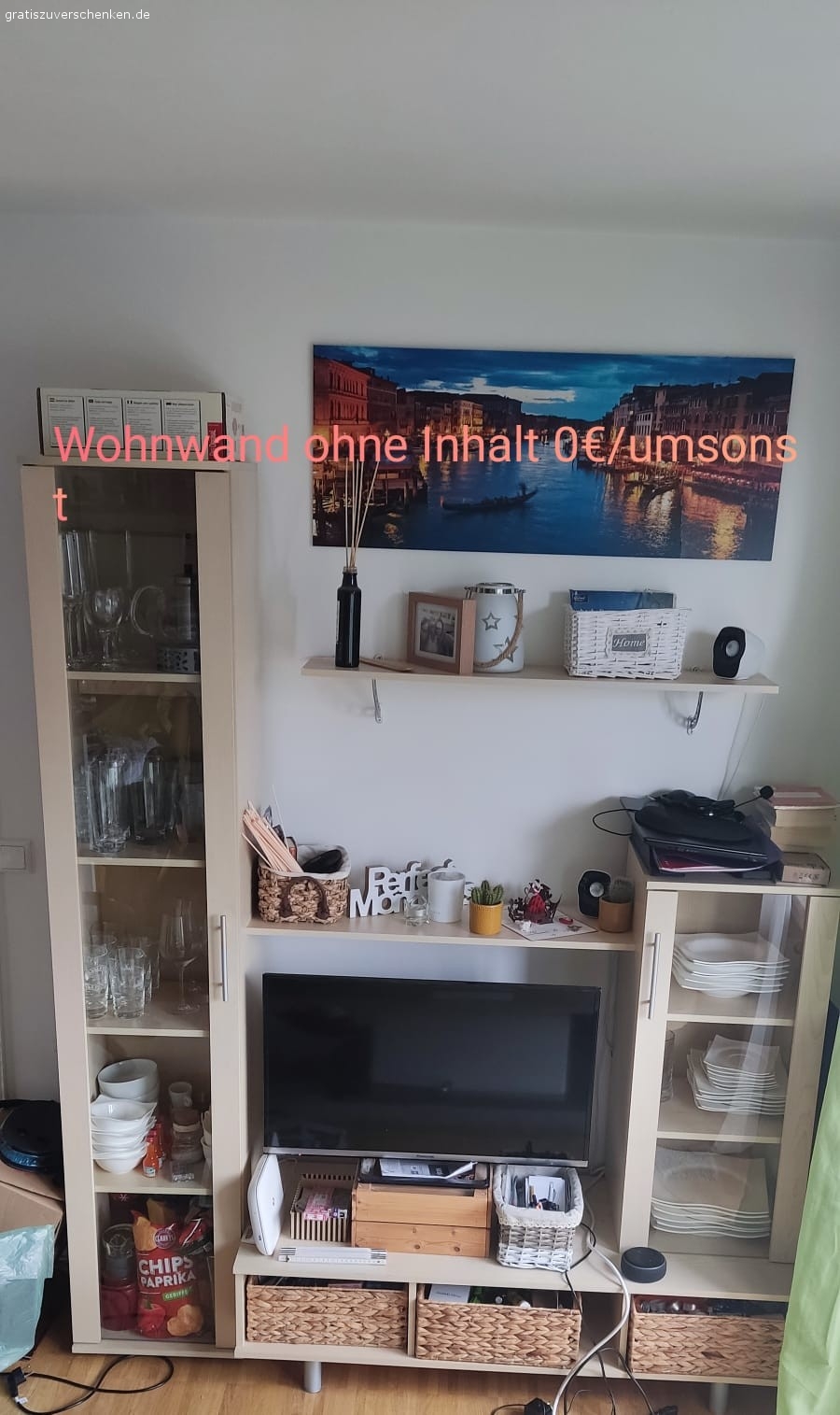 Wohnwand Ahornholz zuverschenken. Hi Zusammen!! :) Hinweis: Abholung bis 15.08. in Obergiesing

Ich habe eine sehr schöne Wohnwand zu Verschenken. als Stauraum nutzen kann Die Regale darüber gehören ebenfalls dazu. Wer Interesse hat, kann sich gerne bei mir melden!! Nur Abholung. Maße: Höhe 200 cm, Breite 165 cm, Tiefe: 37 cm.