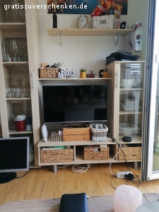 Wohnwand Ahornholz zuverschenken. Hi Zusammen!! :) Hinweis: Abholung bis 15.08. in Obergiesing

Ich habe eine sehr schöne Wohnwand zu Verschenken. als Stauraum nutzen kann Die Regale darüber gehören ebenfalls dazu. Wer Interesse hat, kann sich gerne bei mir melden!! Nur Abholung. Maße: Höhe 200 cm, Breite 165 cm, Tiefe: 37 cm.