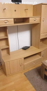 Wohnwand zu verschenken. Wohnwand zu verschenken. Mit kleinen Gebrauchsspuren (siehe Fotos). Bei Fragen gerne melden. Natürlich kann man auch gerne persönlich anschauen.

Nur Abholung!