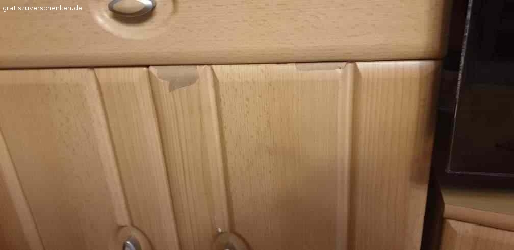 Wohnwand zu verschenken. Wohnwand zu verschenken. Mit kleinen Gebrauchsspuren (siehe Fotos). Bei Fragen gerne melden. Natürlich kann man auch gerne persönlich anschauen.

Nur Abholung!