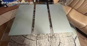 Wohnzimmer-Glastisch ausziehbar. Wohnzimmertisch ausziehbar und höhenverstellbar
Gestell grau Stahl
Tischplatte Glas
 Breite 90x90 cm/90x120 cm
Höhe 56 cm bis69 cm stufenlos
Glasplatte 10mm dick

Nur Abholung möglich
